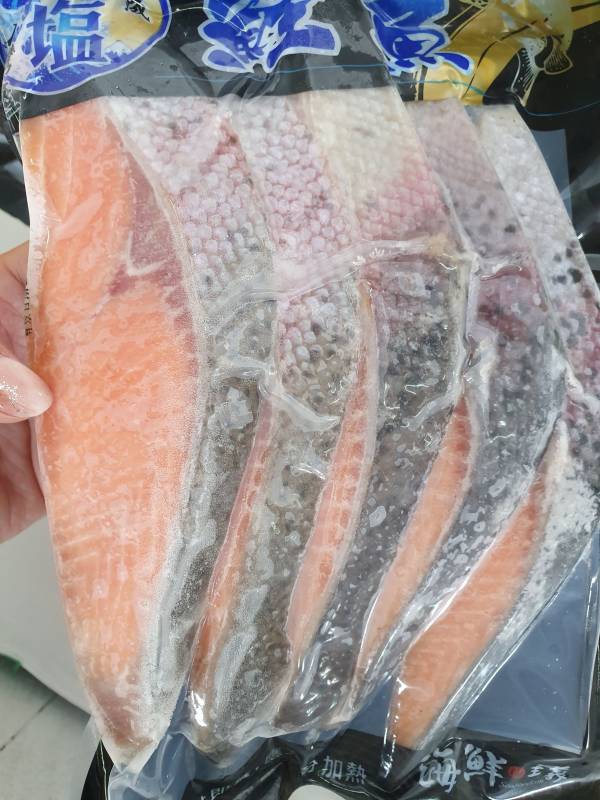 頂級-半月切薄鹽鮭魚-(1包) 