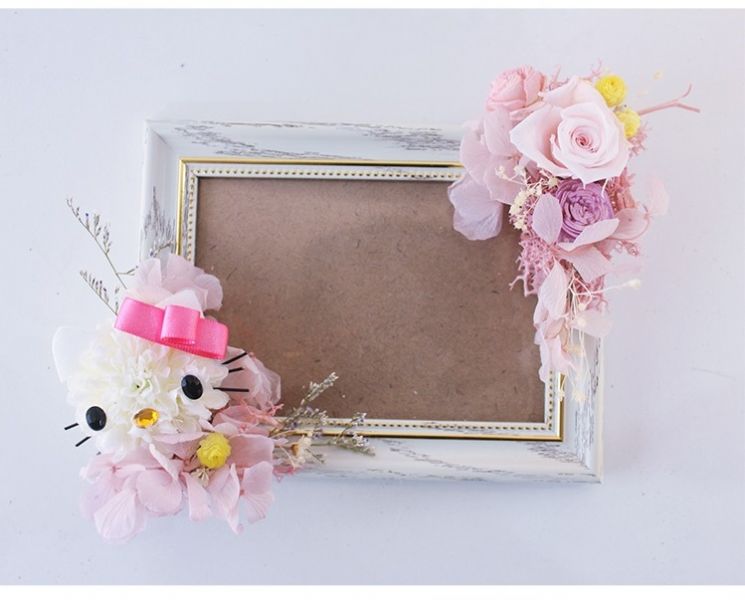 回憶珍藏 Hello Kitty 永生相框 提供現代日韓風可愛浪漫風格花束