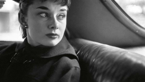 Always Audrey : Six Iconic Photographers. One Legendary Star (永遠的奧黛麗‧赫本：六名頂尖攝影師，一位傳奇巨星) 