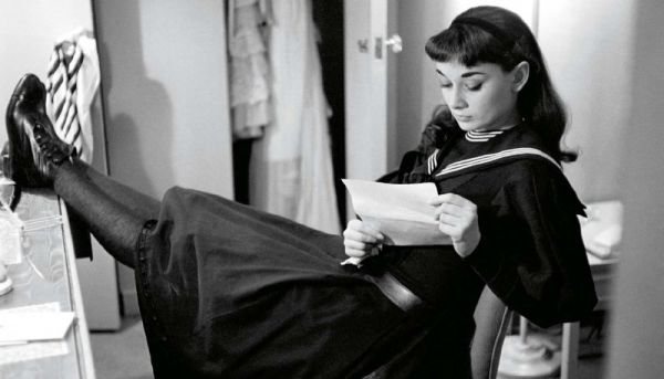 Always Audrey : Six Iconic Photographers. One Legendary Star (永遠的奧黛麗‧赫本：六名頂尖攝影師，一位傳奇巨星) 